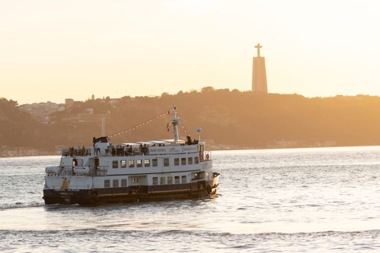 Lisbon Boat Tours: Explore the City’s Stunning Waterways